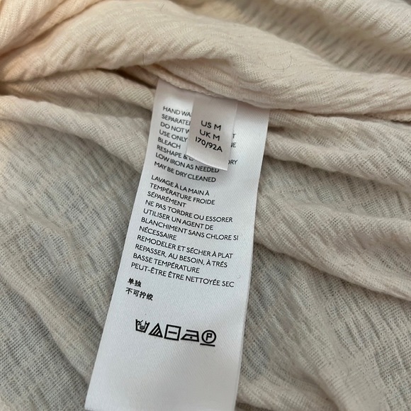 Urban Outfitters Med. Pleated cream v-neck oversized s/s top, exc.cond. - Picture 4 of 7